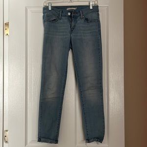 Women’s Levi’s - light colored skinny jeans